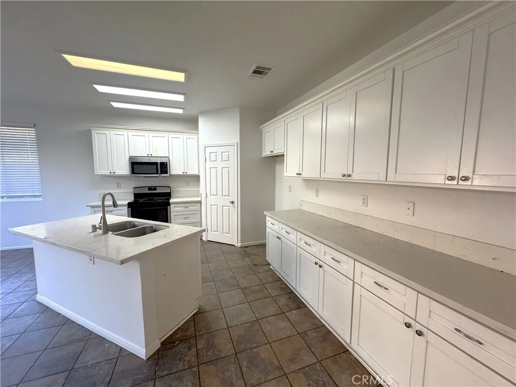 31696 Whitedove Lane, Murrieta, California 92563 home-pic-9