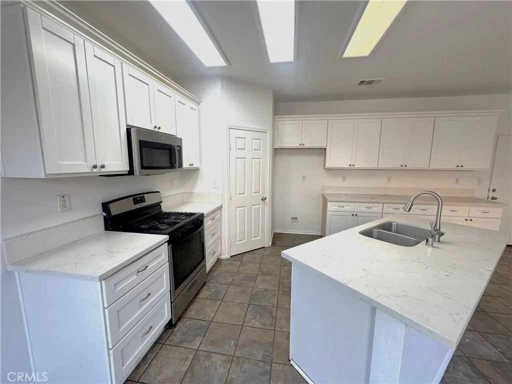 31696 Whitedove Lane, Murrieta, California 92563 home-pic-8