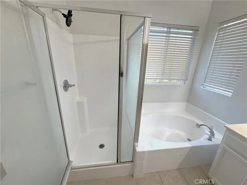 31696 Whitedove Lane, Murrieta, California 92563 home-pic-16