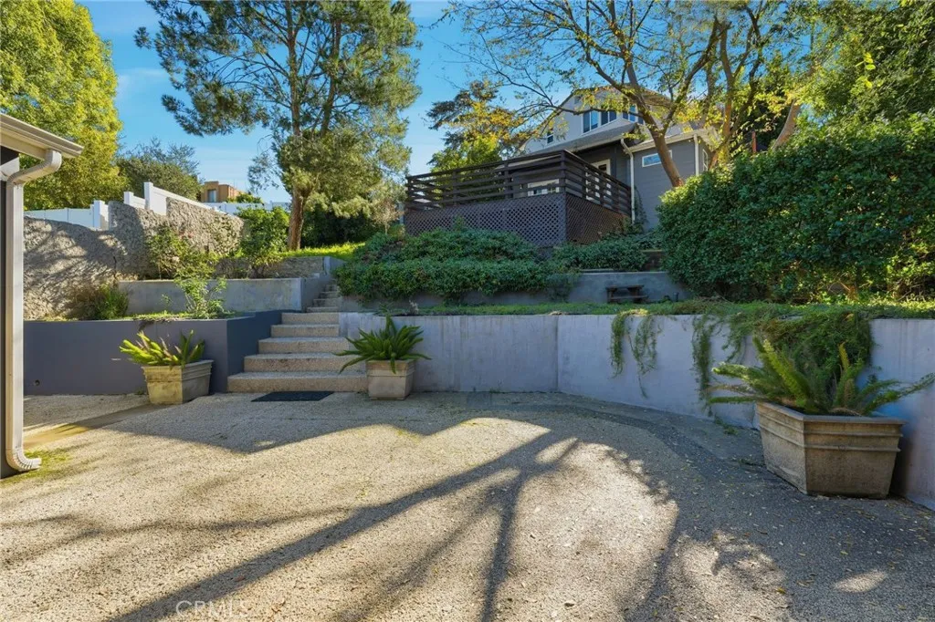 3148 Barbara Court, Los Angeles, California 90068 home-pic-34