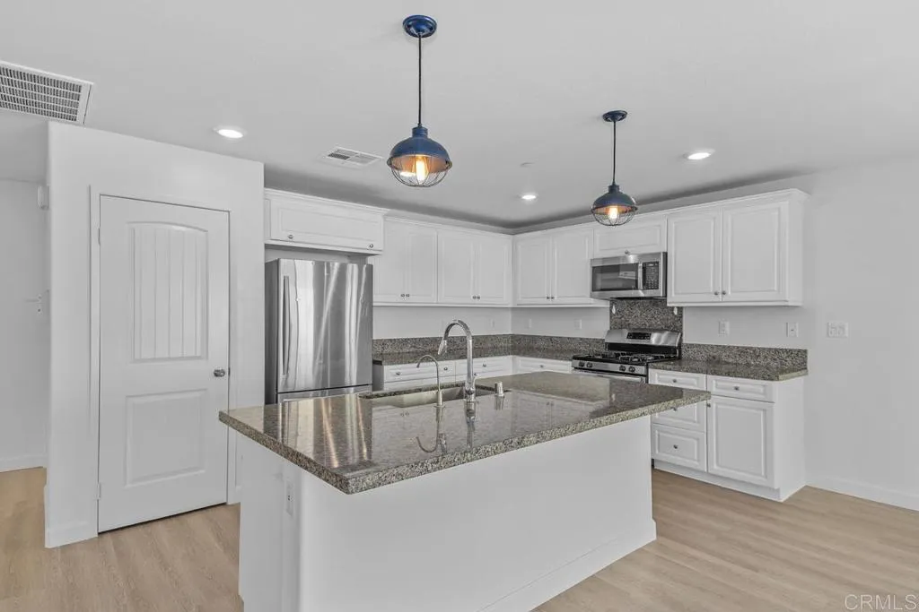 10449 Nighthawk Court, Moreno Valley, California 92557 home-pic-12