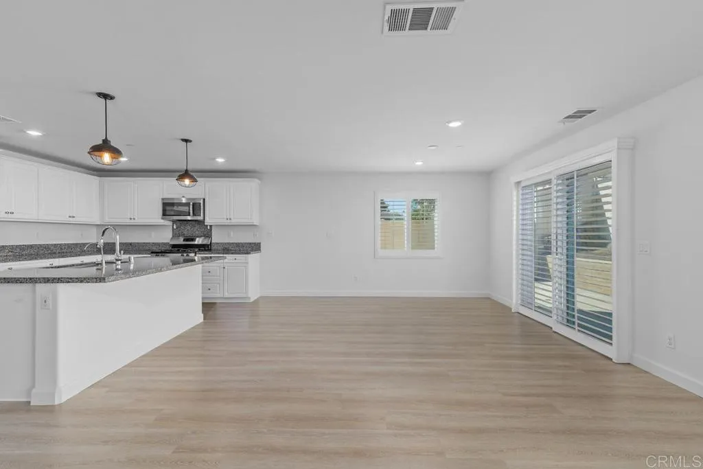 10449 Nighthawk Court, Moreno Valley, California 92557 home-pic-10