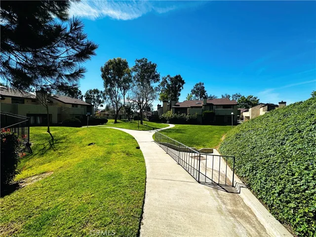 Community walk way