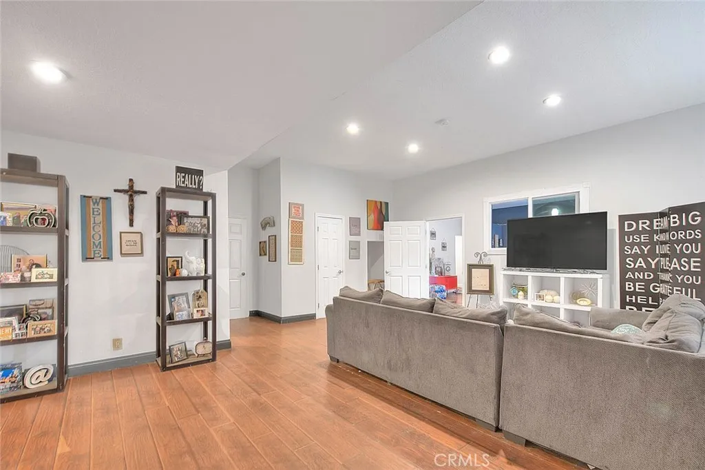 8529 Nielson, Phelan, California 92371 home-pic-32