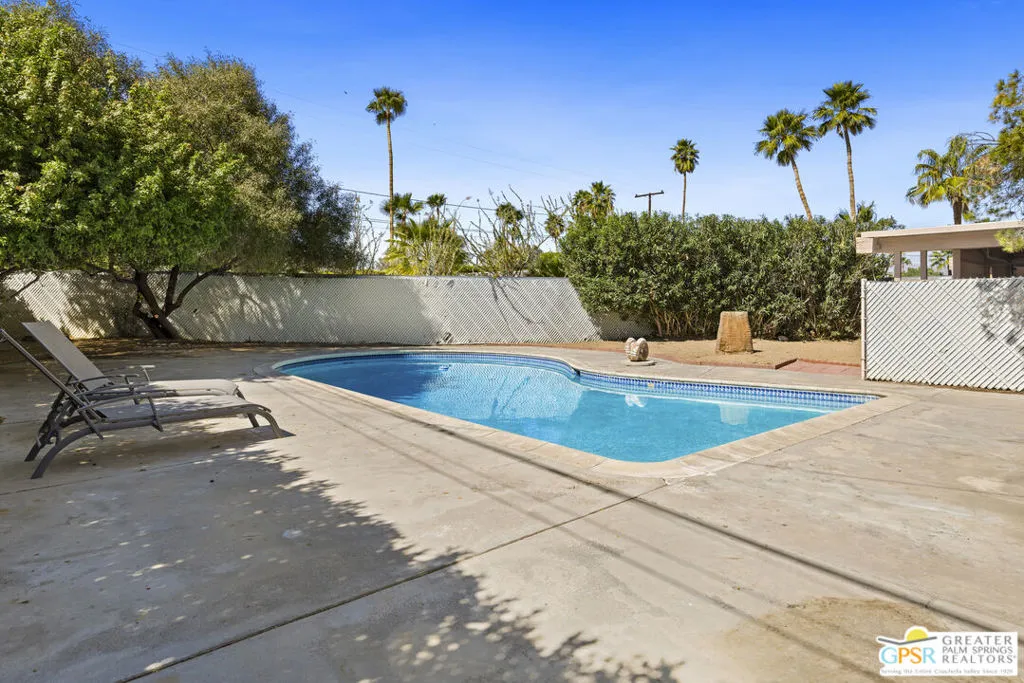 889 E Janet Circle, Palm Springs, California 92262 home-pic-24
