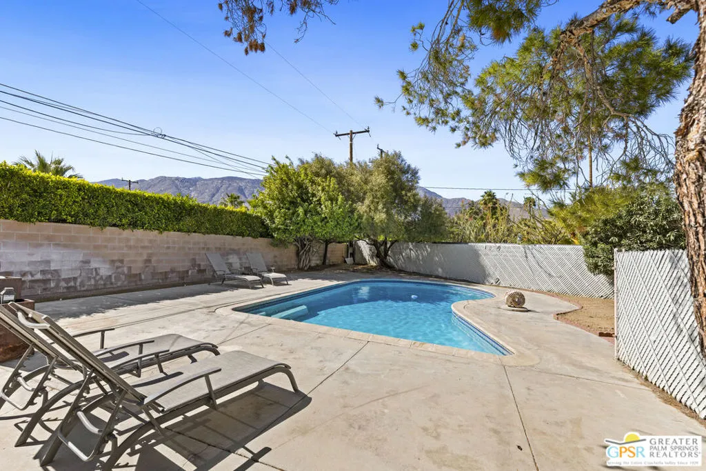 889 E Janet Circle, Palm Springs, California 92262 home-pic-25