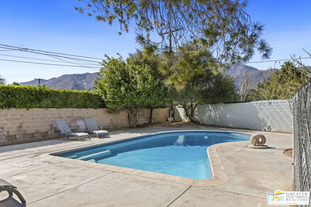 889 E Janet Circle, Palm Springs, California 92262 home-pic-23