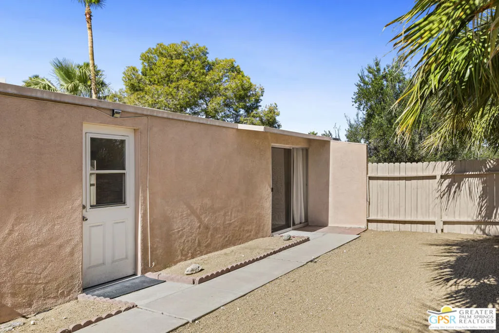 889 E Janet Circle, Palm Springs, California 92262 home-pic-26