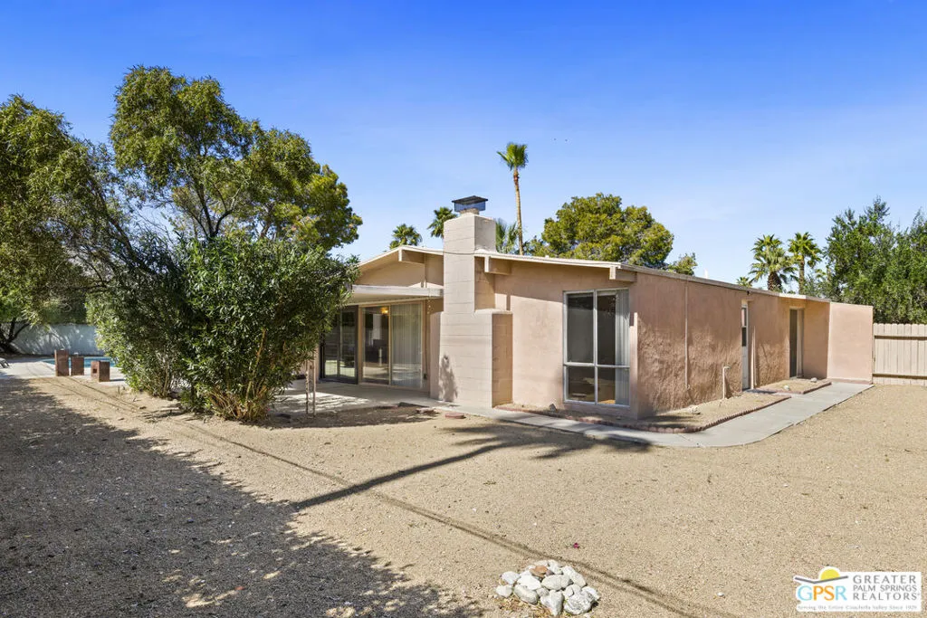 889 E Janet Circle, Palm Springs, California 92262 home-pic-27