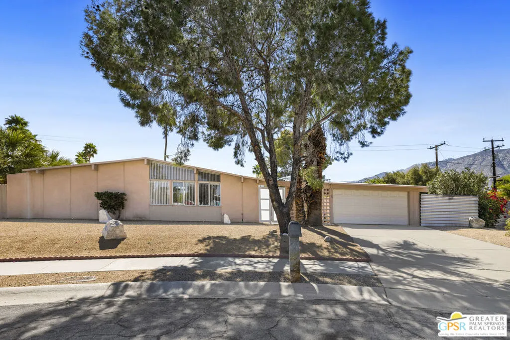 889 E Janet Circle, Palm Springs, California 92262 home-pic-2