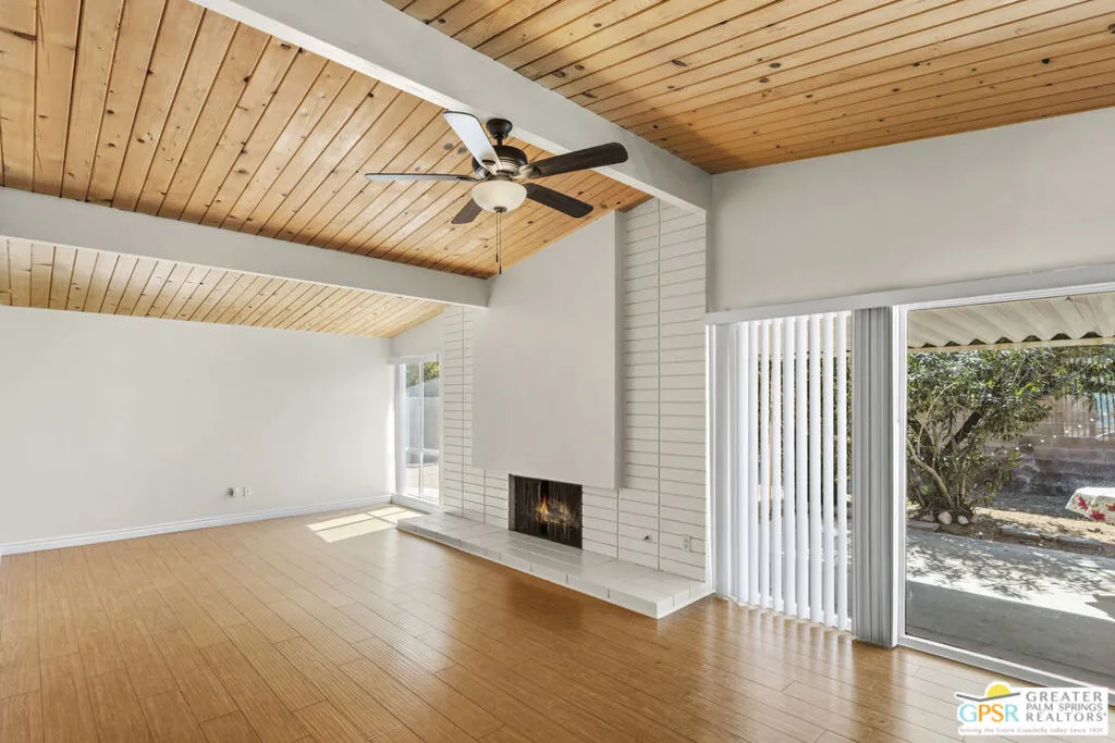 889 E Janet Circle, Palm Springs, California 92262 home-pic-8