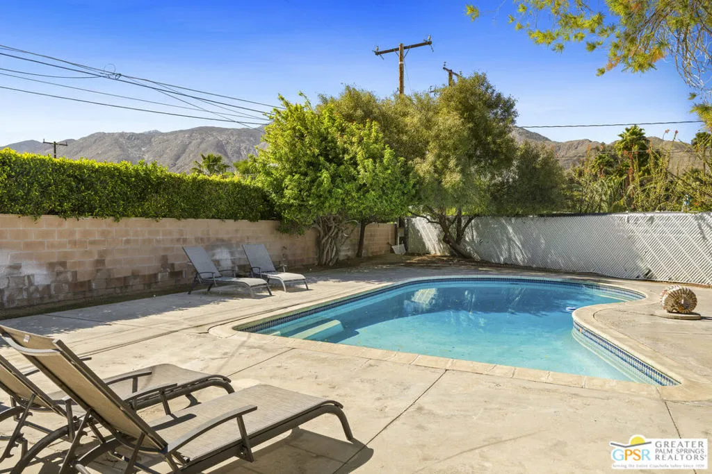 889 E Janet Circle, Palm Springs, California 92262 home-pic-3