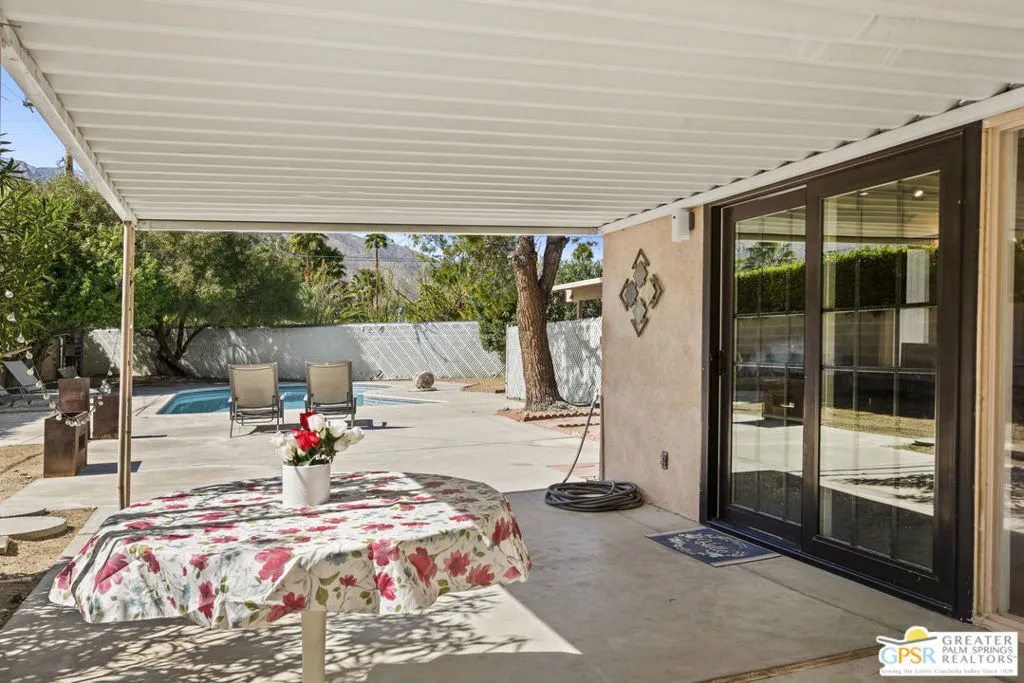 889 E Janet Circle, Palm Springs, California 92262 home-pic-22