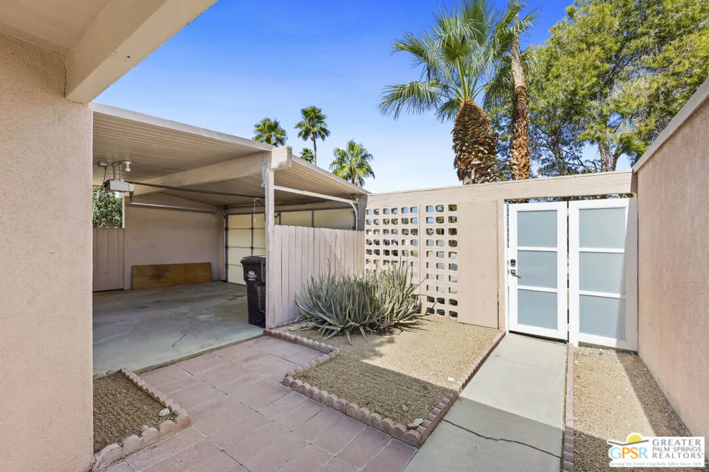 889 E Janet Circle, Palm Springs, California 92262 home-pic-6