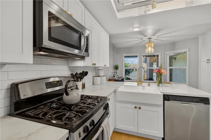 Kitchen, Stainless Steel appliances