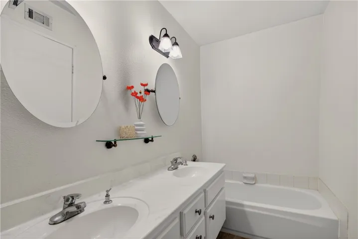 Primary Bathroom Bathrub