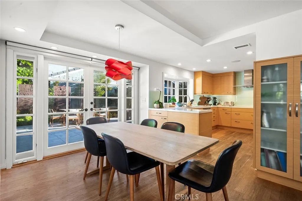 Eat-in Kitchen Area