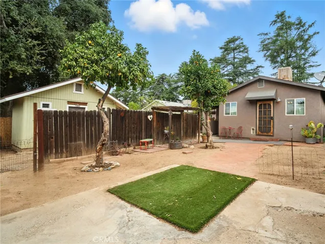 Studio| DRiveway area