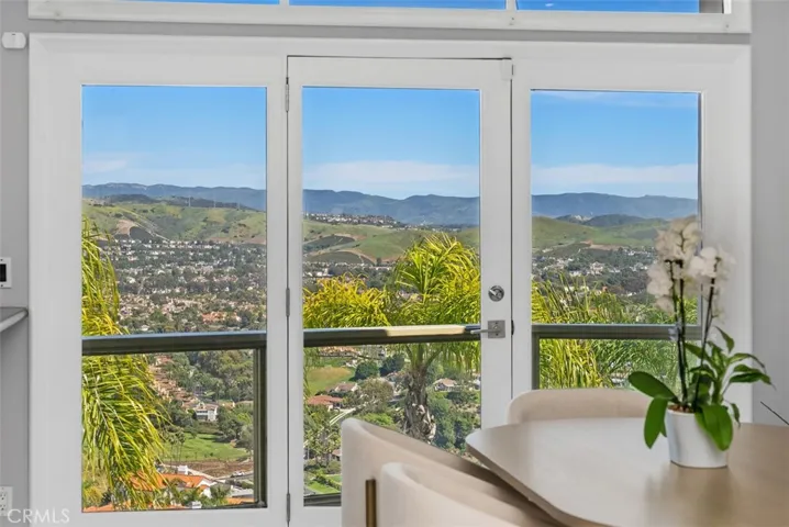 Balcony by bar area, open the doors and enjoy the ocean breezes!