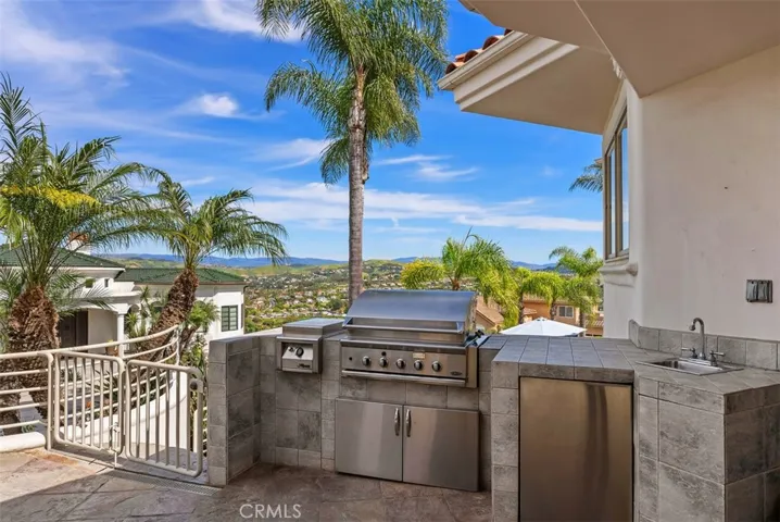 Perfect kitchen for entertaining outside and yet convienient to the indoor kitchen as well.