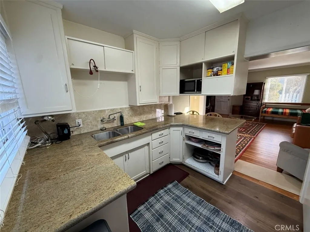 17415 Burbank Drive, Encino, California 91316 home-pic-16