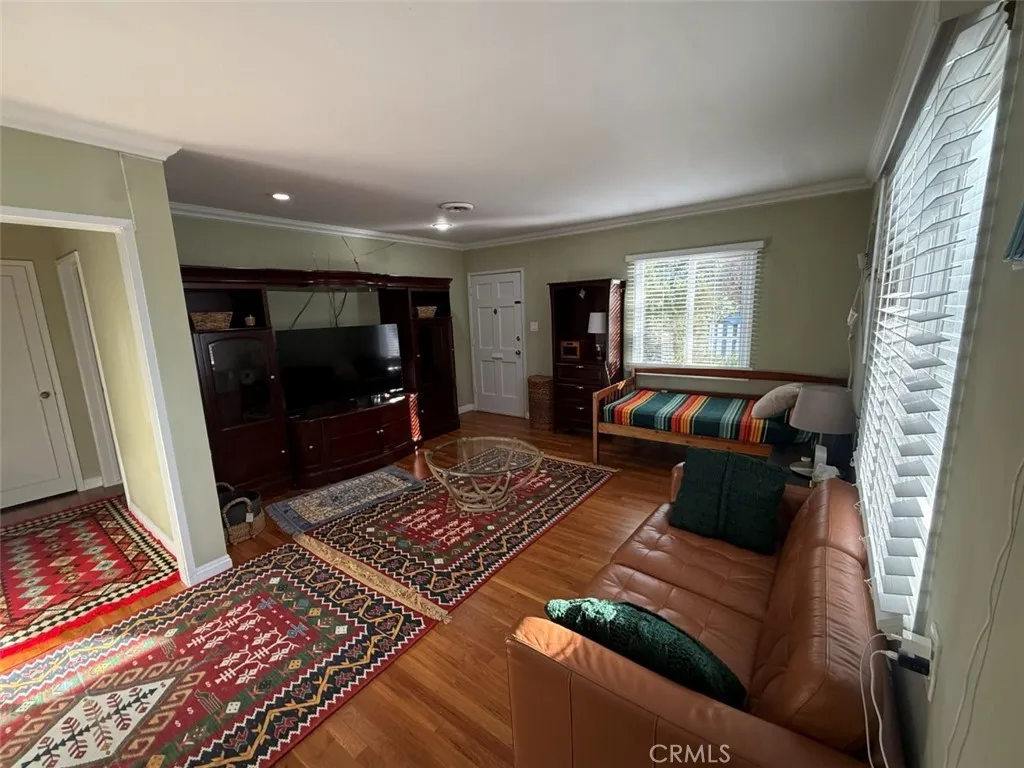 17415 Burbank Drive, Encino, California 91316 home-pic-7