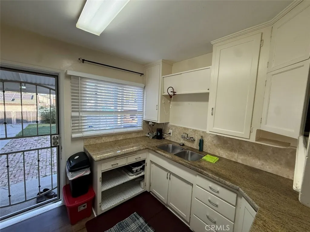 17415 Burbank Drive, Encino, California 91316 home-pic-14