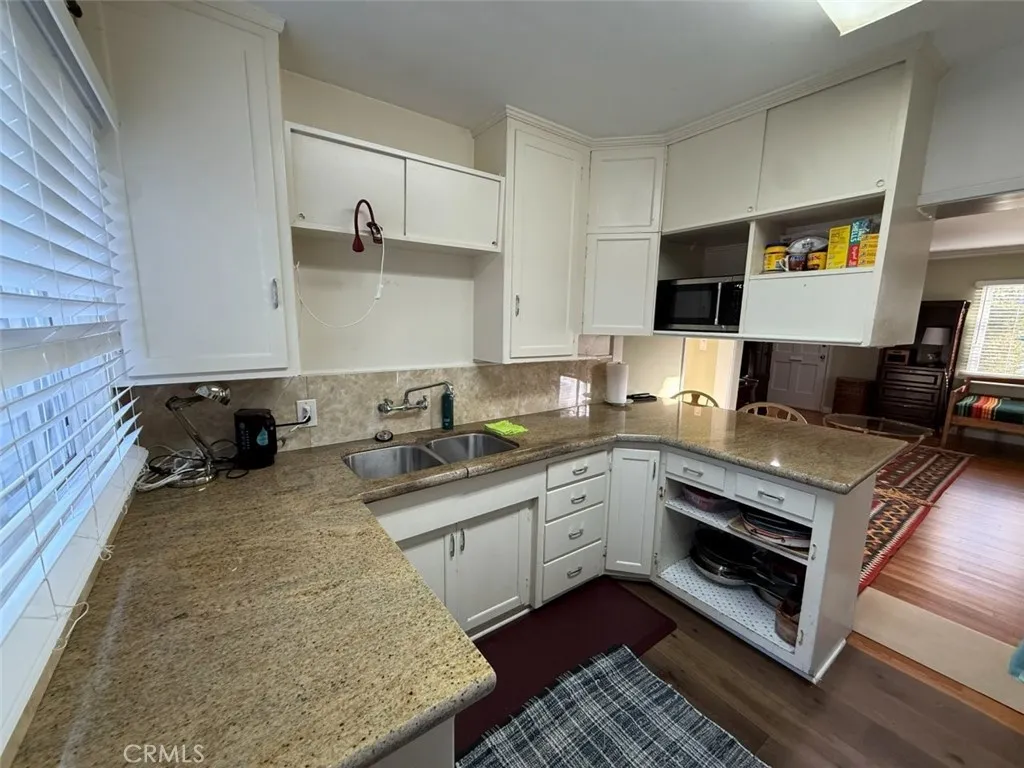 17415 Burbank Drive, Encino, California 91316 home-pic-15