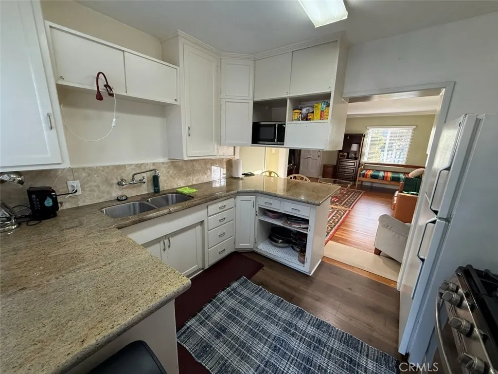 17415 Burbank Drive, Encino, California 91316 home-pic-6