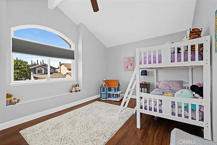 Front upstairs bedroom