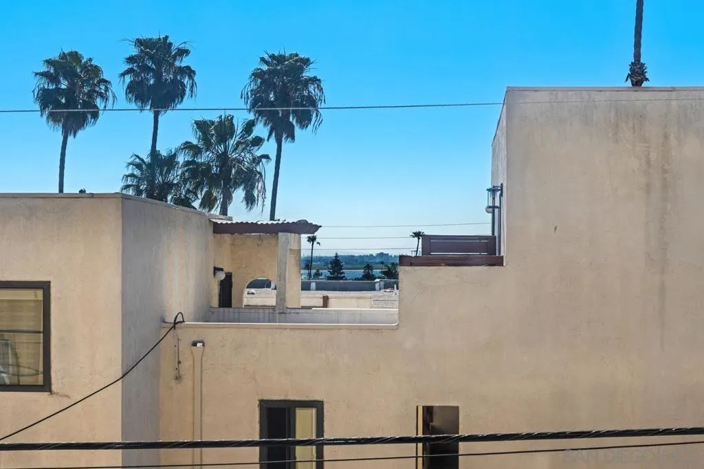 1915 Emerald St F, San Diego, California 92109 home-pic-12