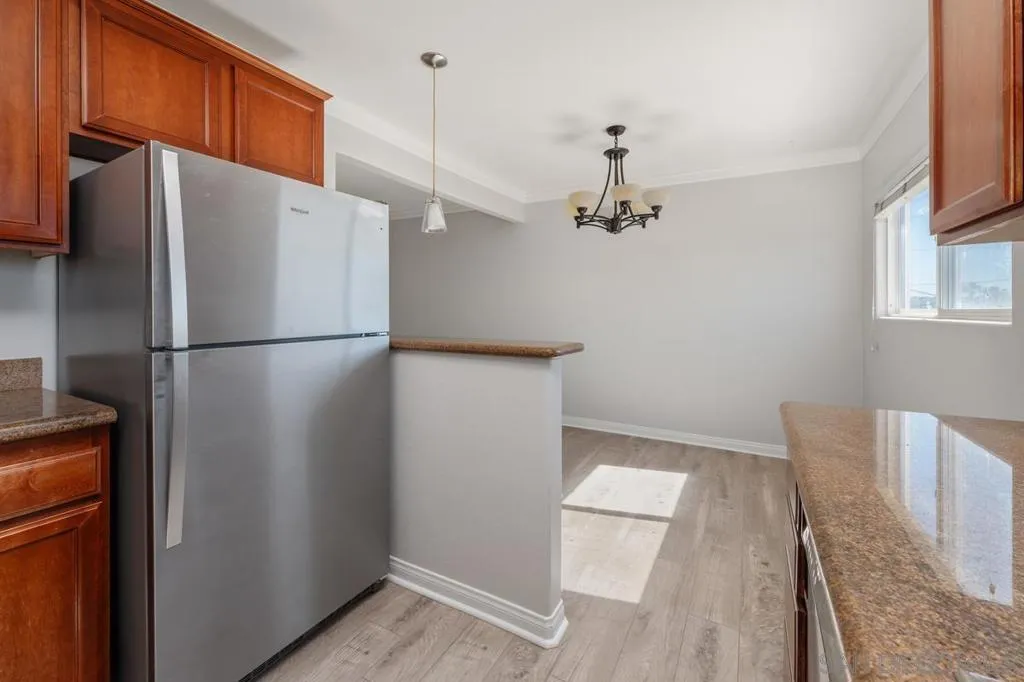 1915 Emerald St F, San Diego, California 92109 home-pic-7