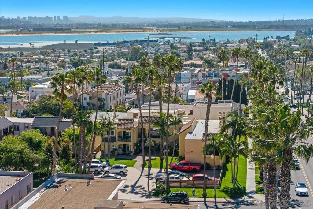 1915 Emerald St F, San Diego, California 92109 home-pic-32