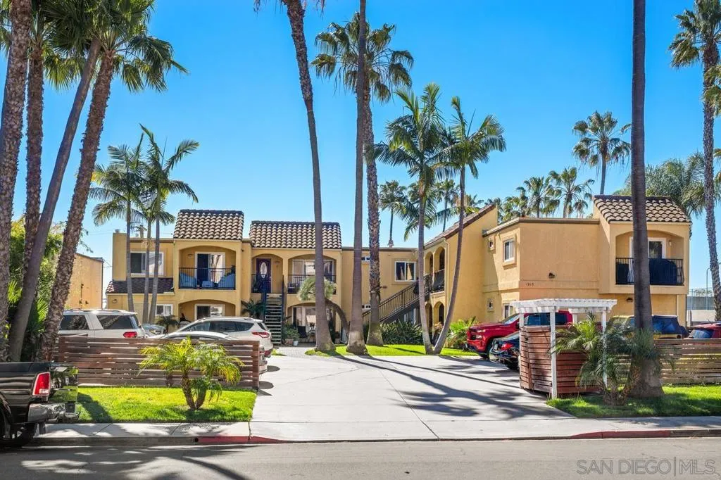 1915 Emerald St F, San Diego, California 92109 home-pic-4
