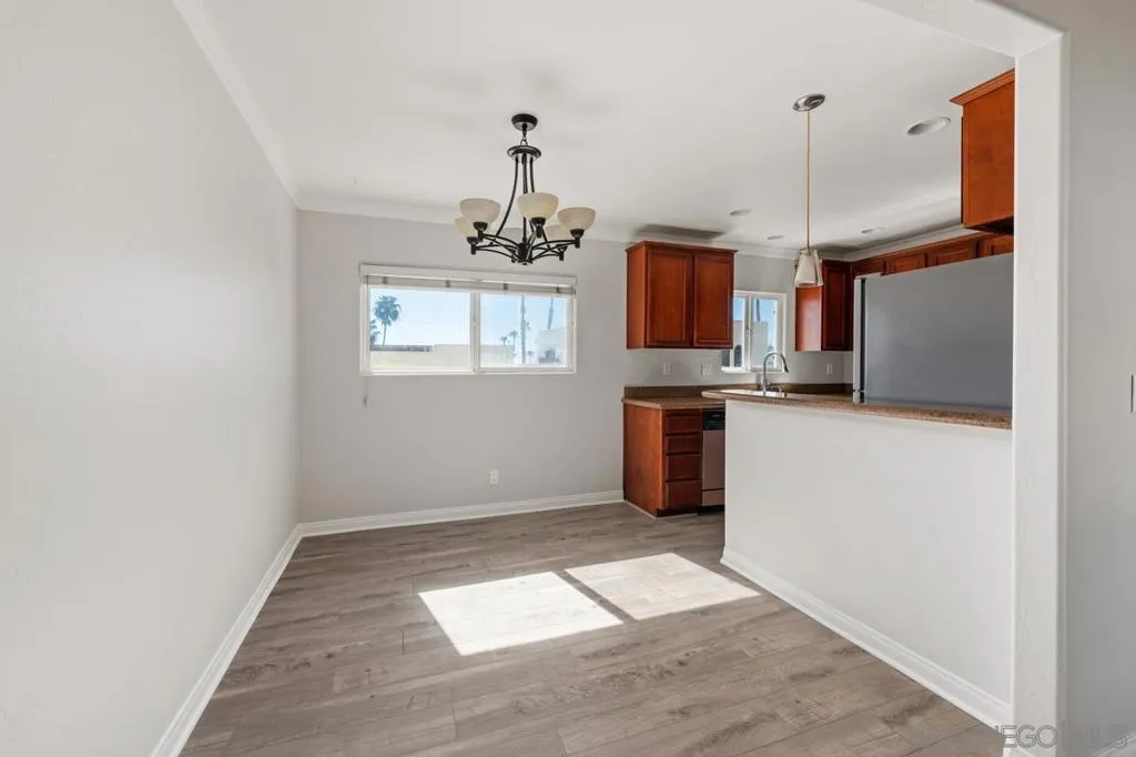 1915 Emerald St F, San Diego, California 92109 home-pic-19