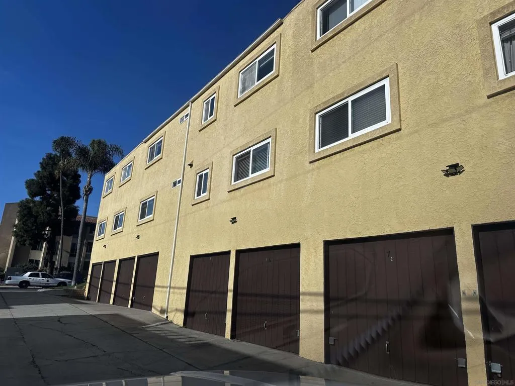 1915 Emerald St F, San Diego, California 92109 home-pic-26
