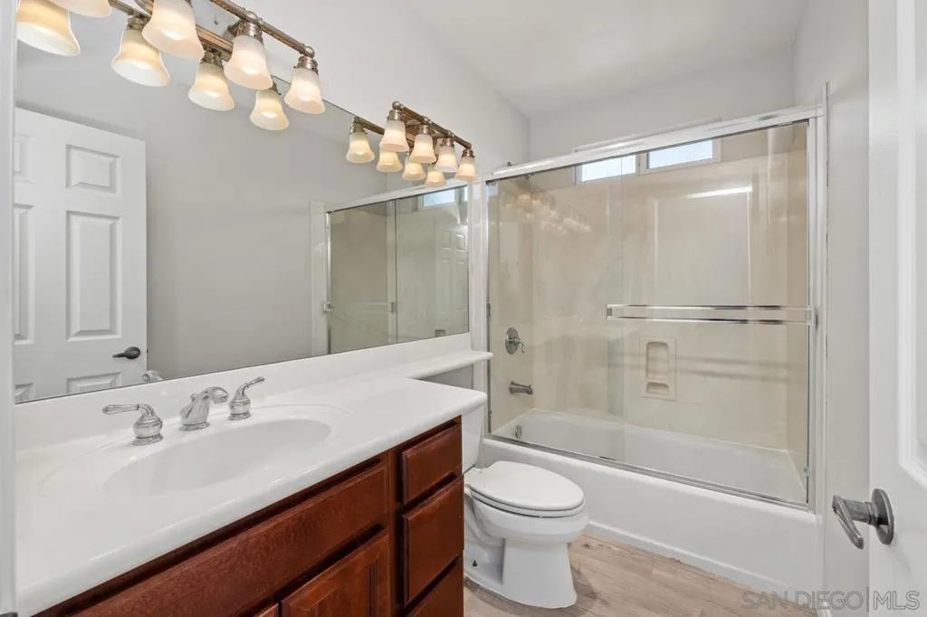 1915 Emerald St F, San Diego, California 92109 home-pic-9