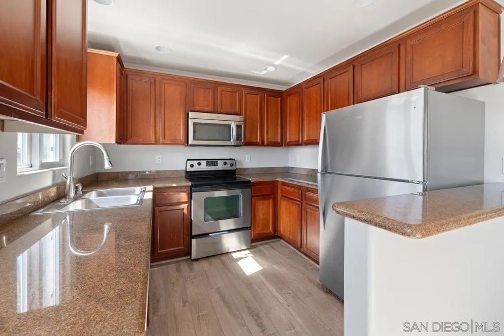 1915 Emerald St F, San Diego, California 92109 home-pic-5