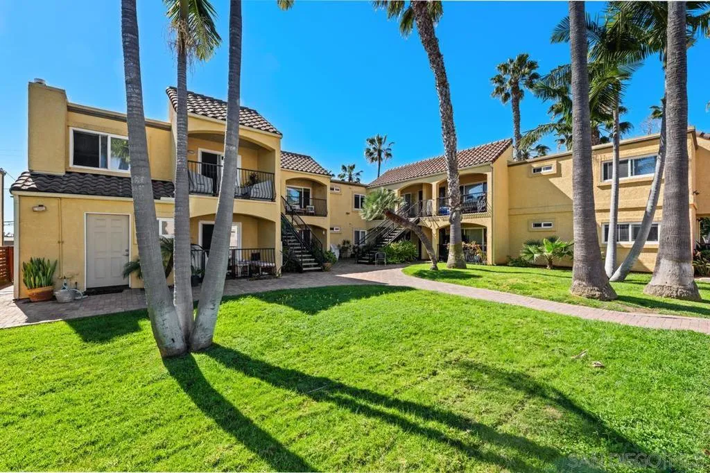 1915 Emerald St F, San Diego, California 92109 home-pic-2