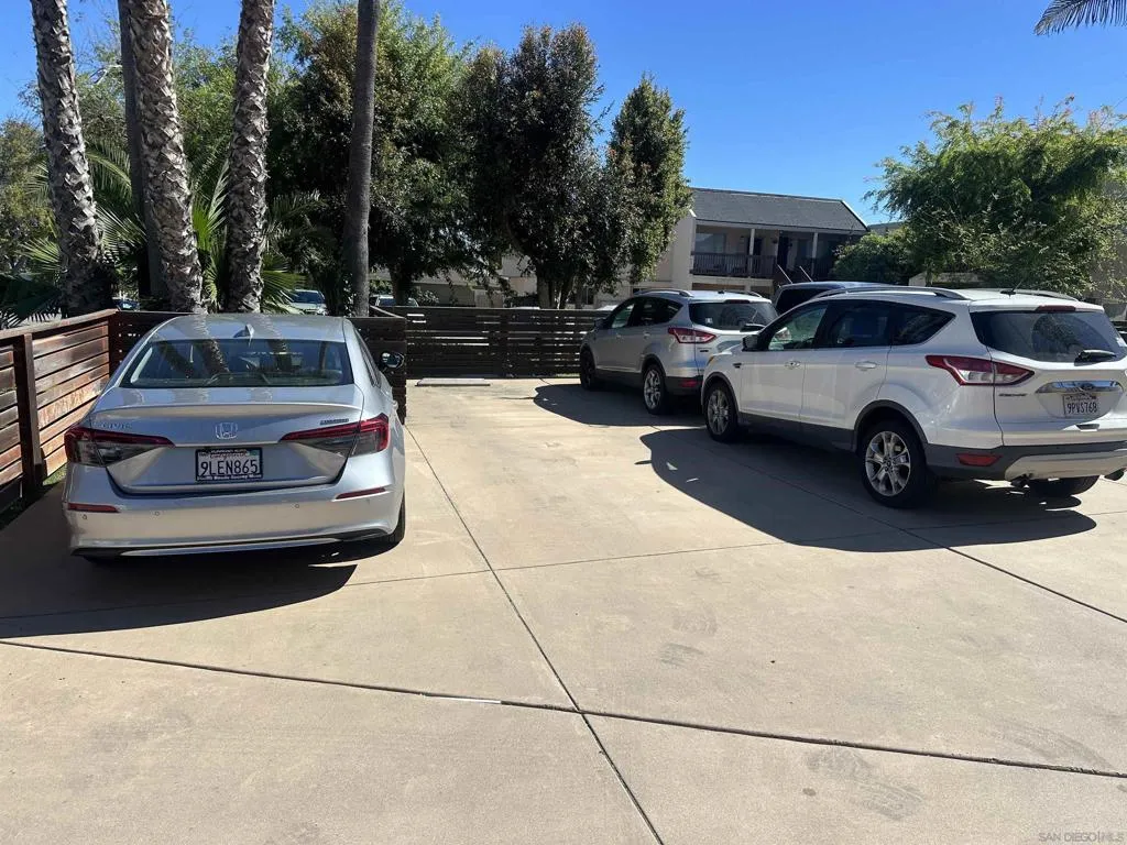 1915 Emerald St F, San Diego, California 92109 home-pic-27