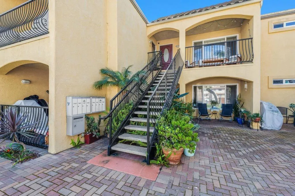 1915 Emerald St F, San Diego, California 92109 home-pic-3