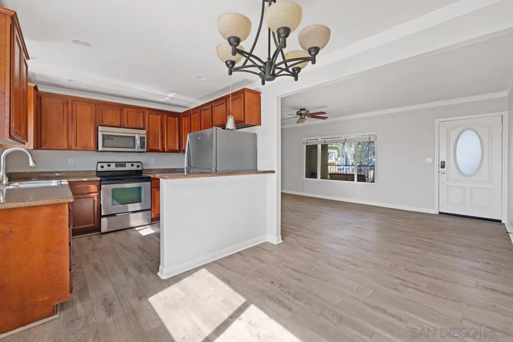 1915 Emerald St F, San Diego, California 92109 home-pic-6