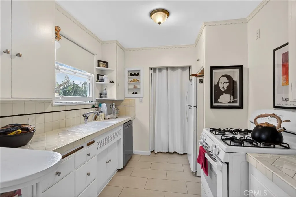 1225 Smithwood Drive, Los Angeles, California 90035 home-pic-8