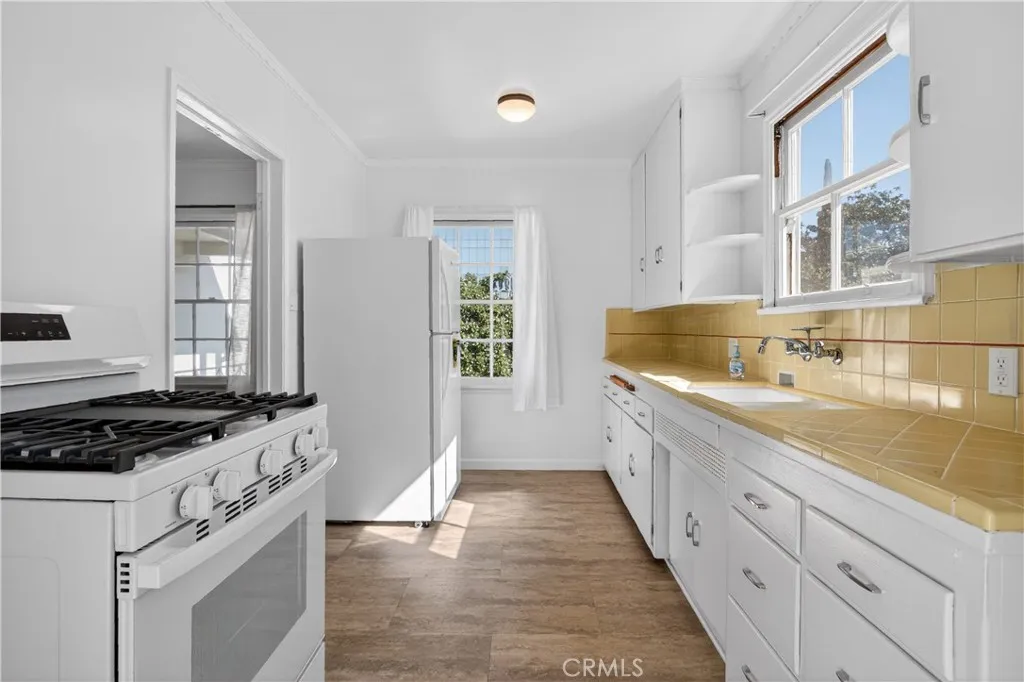 1225 Smithwood Drive, Los Angeles, California 90035 home-pic-25
