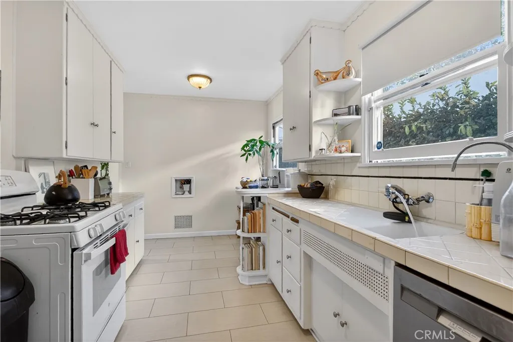 1225 Smithwood Drive, Los Angeles, California 90035 home-pic-7