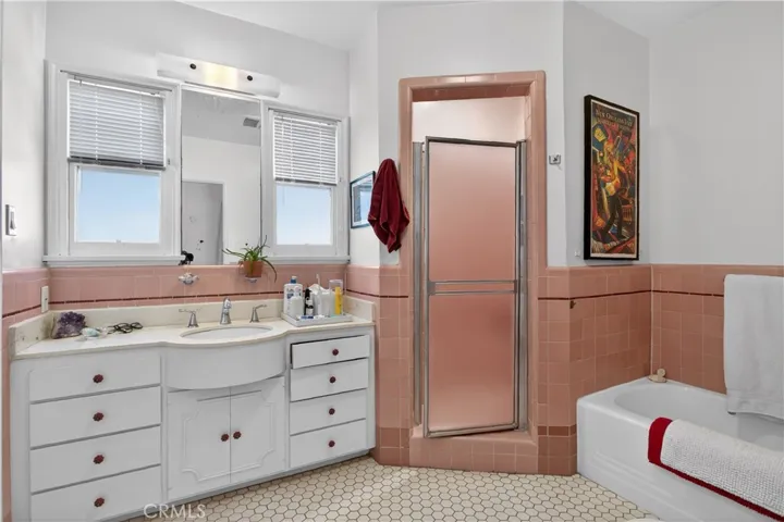 1230 Edris upstairs bath.