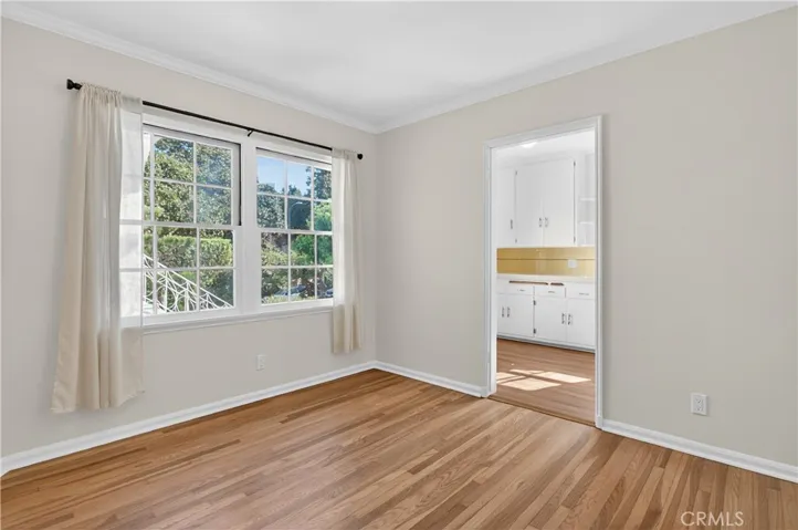 1225 dining unstaged.