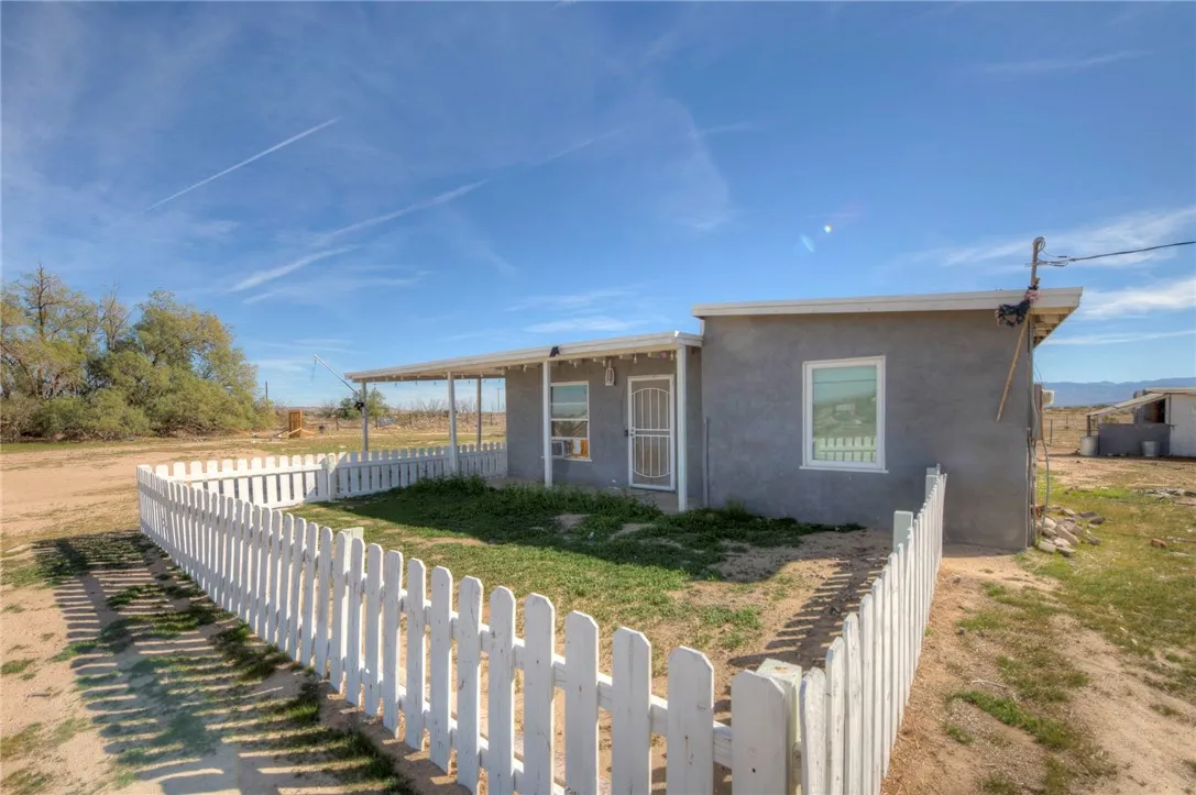 47631 Valley Center, Newberry Springs, California 92365 home-pic-2