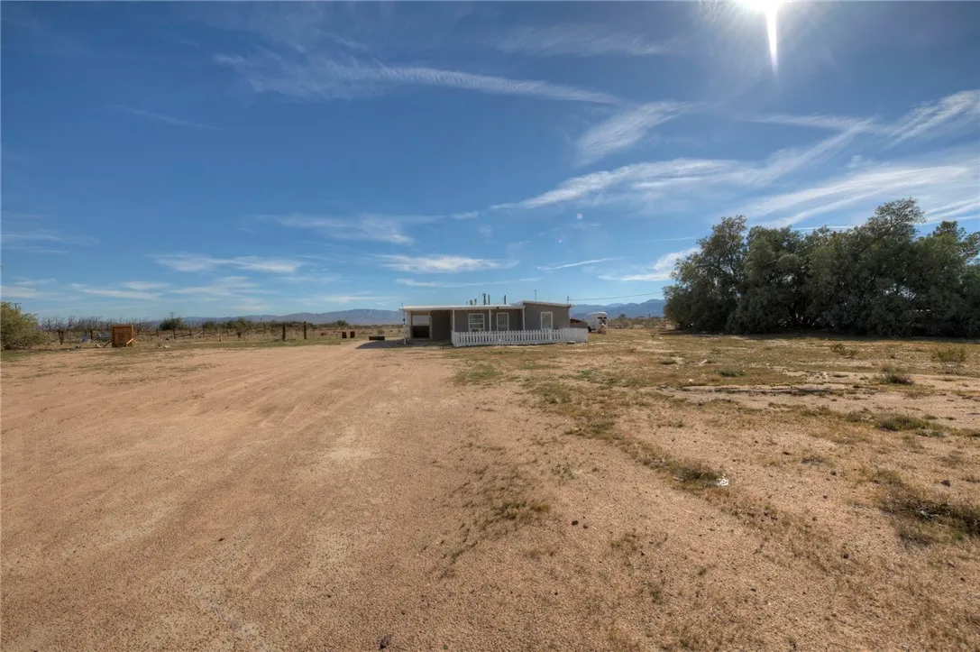 47631 Valley Center, Newberry Springs, California 92365 home-pic-34