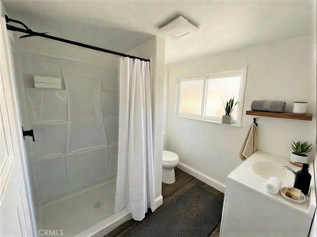 1334 S Berendo Street, Los Angeles, California 90006 home-pic-11